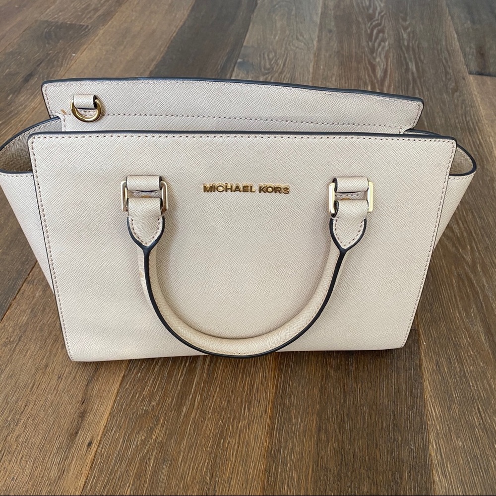 SOLD***Michael Kors Handbag